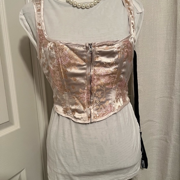 PrettyLittleThing Blush Satin Floral Bodysuit - Picture 1 of 8